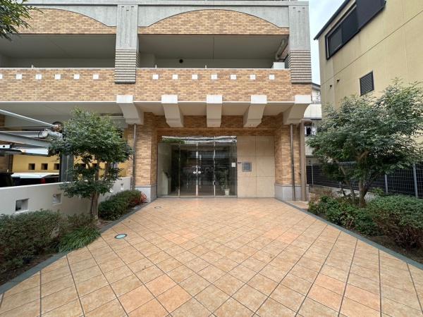 ���{��^�s�h���̒��Ã}���V�����̃G���g�����X