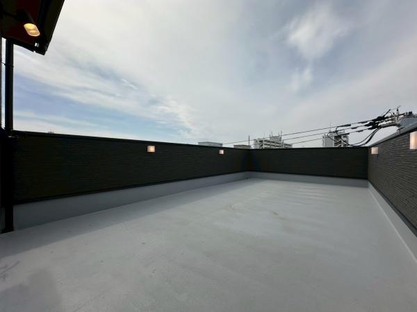 ���{��^�s�e�c���̐V�z��ˌ��Ẵo���R�j�[