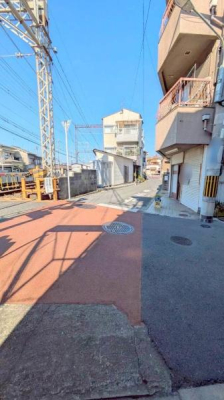 ���{�����s�ߍ]��1���ڂ̒��È�ˌ��Ă̑O�ʓ��H�܂ތ��n�ʐ^