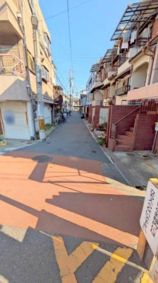 ���{�����s�ߍ]��1���ڂ̒��È�ˌ��Ă̑O�ʓ��H�܂ތ��n�ʐ^