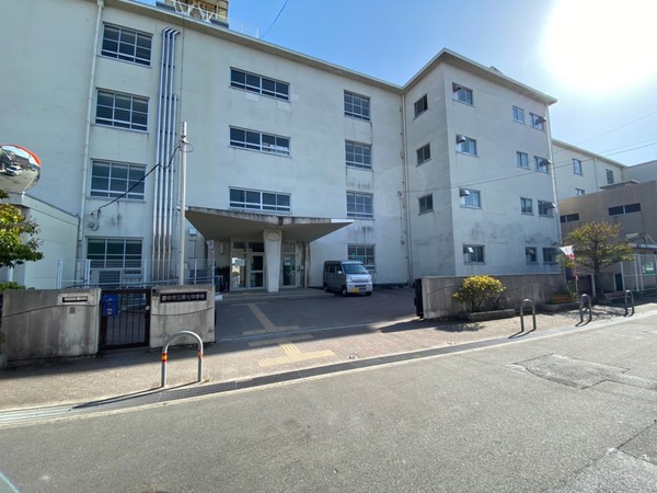大阪府豊中市三和町2丁目の中古マンションの周辺環境