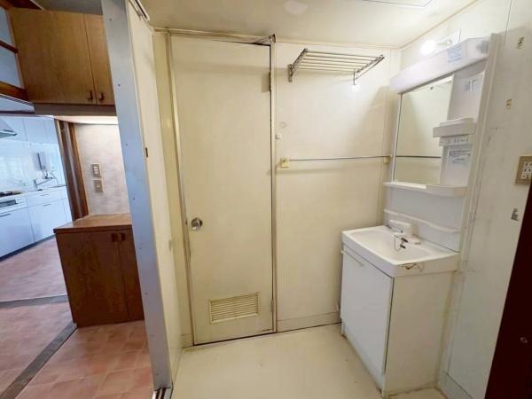 ���{���s���捂�a6���ڂ̒��Ã}���V�����̐��ʑ�E���ʏ�