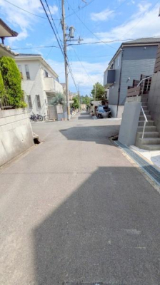 ���{���Ύs��������5���ڂ̒��È�ˌ��Ă̑O�ʓ��H�܂ތ��n�ʐ^