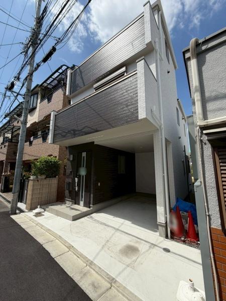 ���{�����s����]3���ڂ̐V�z��ˌ��Ă̒��ԏ�