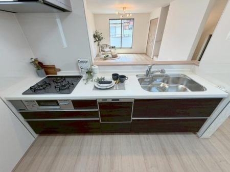 ���{�����s����]3���ڂ̐V�z��ˌ��ẴL�b�`��