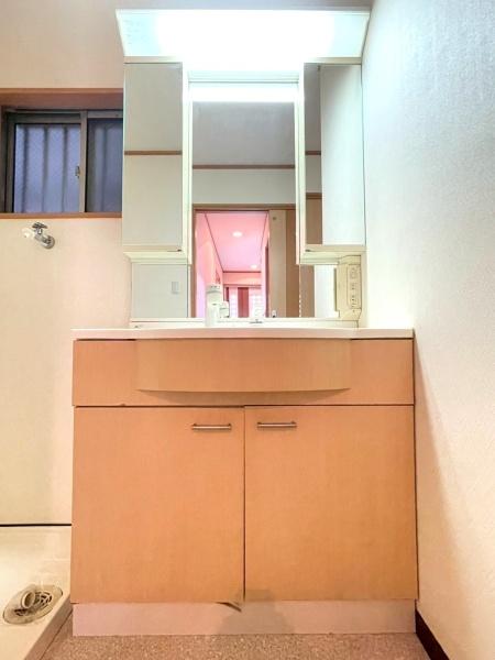 {s撷g3ڂ̒ÈˌĂ̐ʑEʏ
