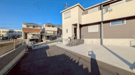 ���{�����s�L�Y���̐V�z��ˌ��Ă̑O�ʓ��H�܂ތ��n�ʐ^