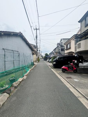 ���{�����s��c�{��2���ڂ̒��È�ˌ��Ă̑O�ʓ��H�܂ތ��n�ʐ^