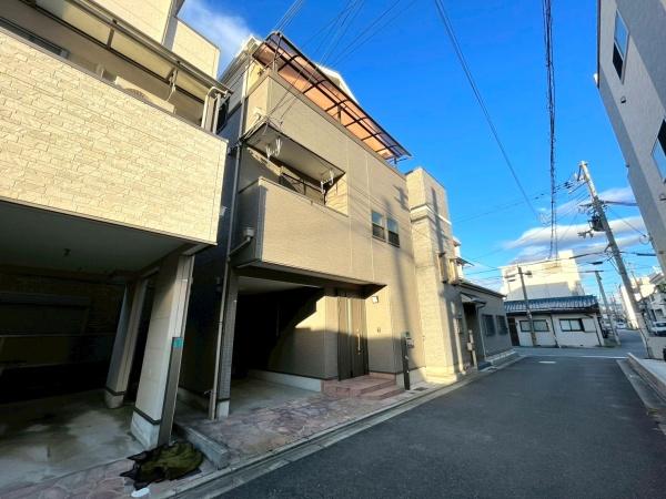 ���{���s����敽��k2���ڂ̒��È�ˌ��Ă̑O�ʓ��H�܂ތ��n�ʐ^