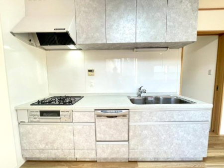 ���{���s����敽��k2���ڂ̒��È�ˌ��ẴL�b�`��