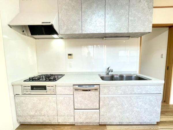 ���{���s����敽��k2���ڂ̒��È�ˌ��ẴL�b�`��