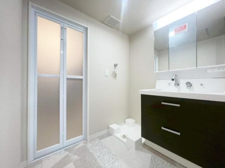 {Ls쐼4ڂ̒Ã}V̐ʑEʏ