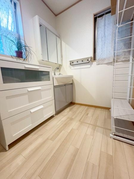 {^s][̒ÈˌĂ̐ʑEʏ