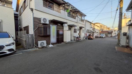 ���{�����s����w����2���ڂ̒��Ãe���X�n�E�X�̑O�ʓ��H�܂ތ��n�ʐ^