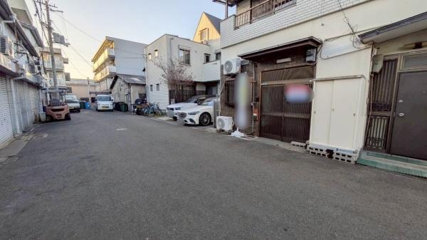 ���{�����s����w����2���ڂ̒��Ãe���X�n�E�X�̑O�ʓ��H�܂ތ��n�ʐ^