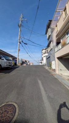 ���{�����s�Z������1���ڂ̒��È�ˌ��Ă̑O�ʓ��H�܂ތ��n�ʐ^