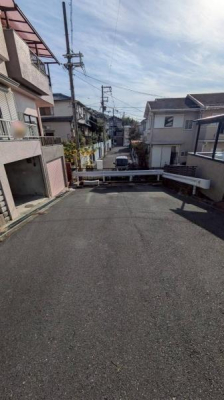 ���{�����s�Z������1���ڂ̒��È�ˌ��Ă̑O�ʓ��H�܂ތ��n�ʐ^