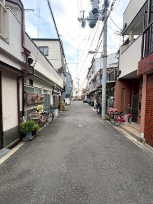 ���{���s����揟�R�k4���ڂ̒��È�ˌ��Ă̑O�ʓ��H�܂ތ��n�ʐ^