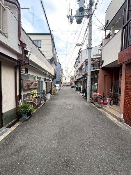 ���{���s����揟�R�k4���ڂ̒��È�ˌ��Ă̑O�ʓ��H�܂ތ��n�ʐ^