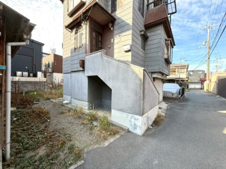 ���{���s������A4���ڂ̓y�n�̑O�ʓ��H�܂ތ��n�ʐ^