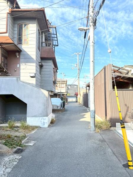 ���{���s������A4���ڂ̓y�n�̑O�ʓ��H�܂ތ��n�ʐ^