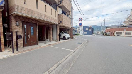 ���{�����s�g�c7���ڂ̒��È�ˌ��Ă̑O�ʓ��H�܂ތ��n�ʐ^