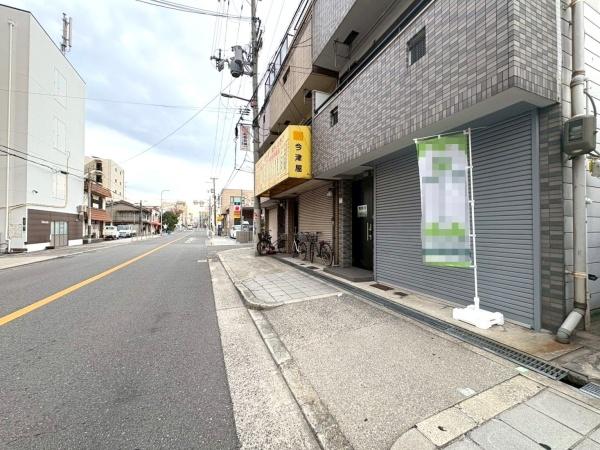 ���{���s����操�J5���ڂ̒��È�ˌ��Ă̑O�ʓ��H�܂ތ��n�ʐ^