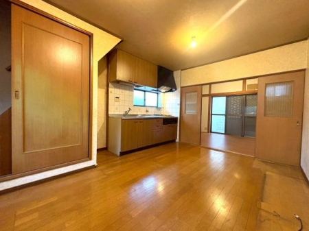 ���{���s����操�J5���ڂ̒��È�ˌ��Ẵ��r���O