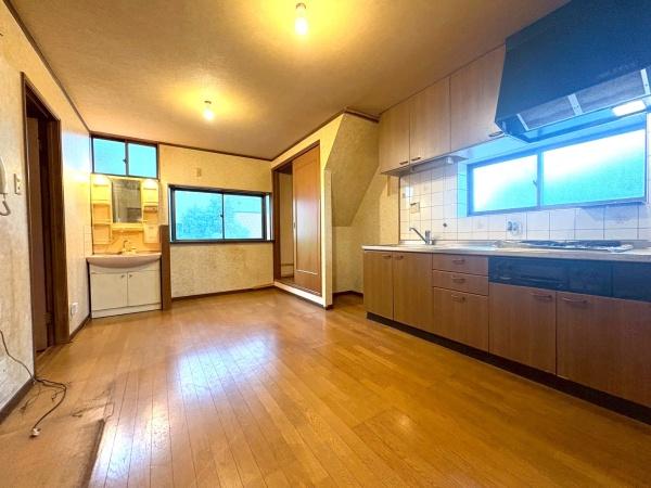 ���{���s����操�J5���ڂ̒��È�ˌ��Ẵ��r���O