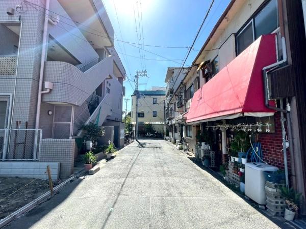 大阪府大阪市生野区田島3丁目の新築一戸建ての前面道路含む現地写真