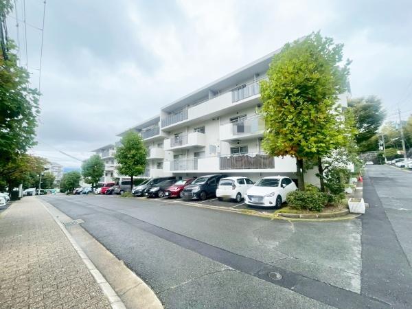 大阪府豊中市北緑丘3丁目の中古マンションの現地外観写真
