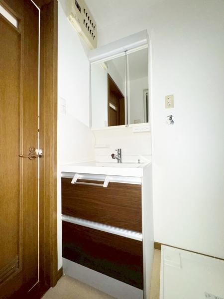 {Ύš̒ÈˌĂ̐ʑEʏ