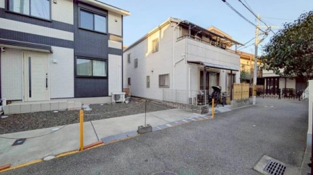 ���{�����s�H����4���ڂ̒��È�ˌ��Ă̑O�ʓ��H�܂ތ��n�ʐ^