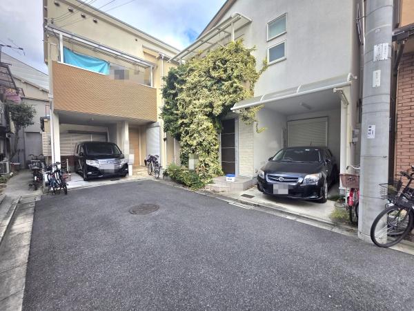 ���{��^�s�h���̒��È�ˌ��Ă̑O�ʓ��H�܂ތ��n�ʐ^