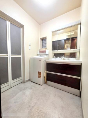 ���{��^�s�h���̒��È�ˌ��Ă̐��ʑ�E���ʏ�