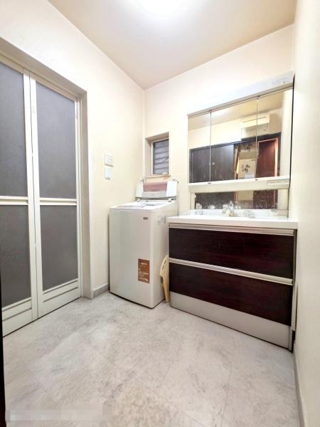 ���{��^�s�h���̒��È�ˌ��Ă̐��ʑ�E���ʏ�