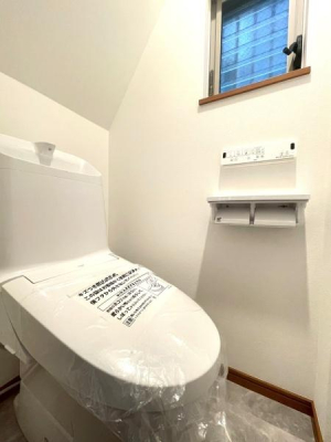 ���{���s�����Z�j��5���ڂ̒��È�ˌ��Ẵg�C��