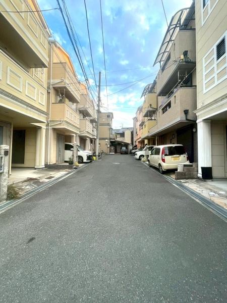 ���{���s�����Z�j��5���ڂ̒��È�ˌ��Ă̑O�ʓ��H�܂ތ��n�ʐ^