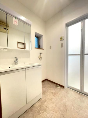 ���{���s�����Z�j��5���ڂ̒��È�ˌ��Ă̐��ʑ�E���ʏ�