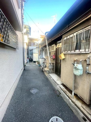 {sV4ڂ̒ÃeXnEX̑OʓH܂ތnʐ^