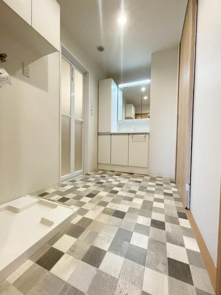 {Lsu4ڂ̒Ã}V̐ʑEʏ