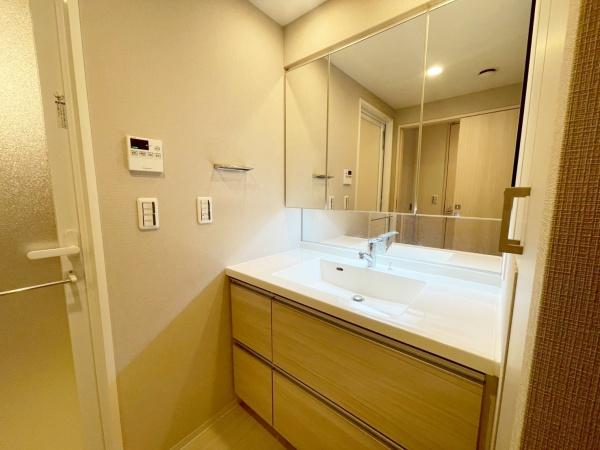 {Ls̒6ڂ̒Ã}V̐ʑEʏ