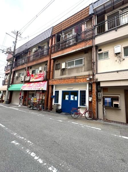 ���{���s�����F��5���ڂ̒��È�ˌ��Ă̑O�ʓ��H�܂ތ��n�ʐ^