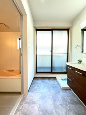 {sk8ڂ̒ÈˌĂ̐ʑEʏ