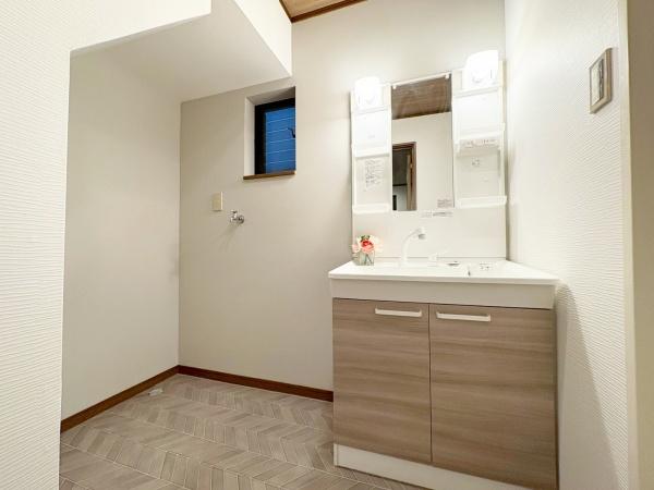 {s5ڂ̒ÈˌĂ̐ʑEʏ