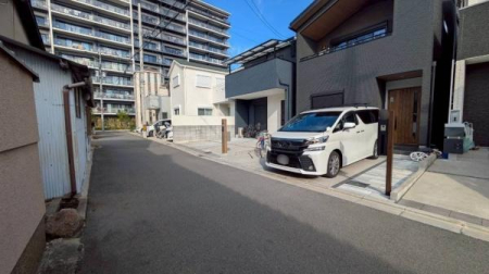 {sZ2ڂ̒ÈˌĂ̑OʓH܂ތnʐ^