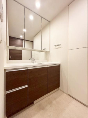 ���{�L���s�����2���ڂ̒��Ã}���V�����̐��ʑ�E���ʏ�