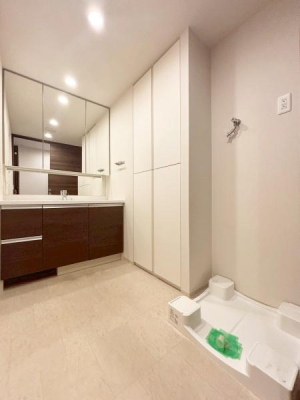 ���{�L���s�����2���ڂ̒��Ã}���V�����̐��ʑ�E���ʏ�