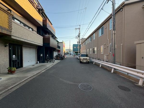 ���{��^�s�O�c��4���ڂ̒��È�ˌ��Ă̑O�ʓ��H�܂ތ��n�ʐ^