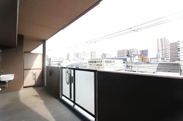 大阪府大阪市東成区深江南2丁目の中古マンションのバルコニー